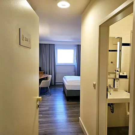 Hotel Tulip Frankfurt Airport 3*