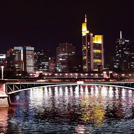 Tulip Frankfurt Airport מלון 3*